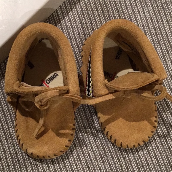 Minnetonka Baby Infant Braid Bootie moccasin | Size 2 - Picture 5 of 8